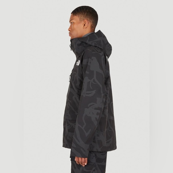 THE NORTH FACE x KAWS Freeride Jacket - Picture 4 of 16
